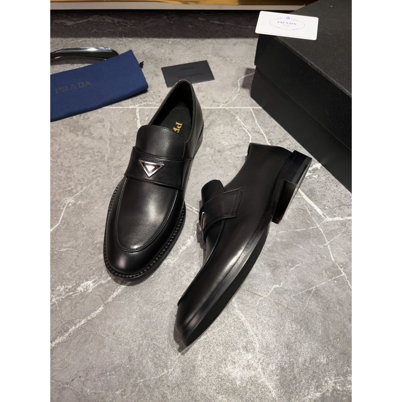 Pra*a leather shoes